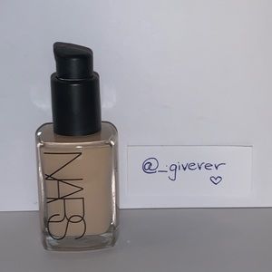 SAHEL MEDIUM 2.5 Sheer Glow Nars Foundation w Pump